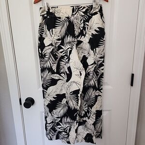 Christian Siriano 100% Linen Pants Wide Leg Womens Size M Black White Leaf Print